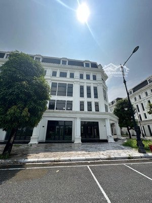 chính chủ thiện chí bán căn shophouse mặt đường 40m - vị trí đầu cổng dự án đã có sổ louis city hm