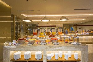 toà khách sạn 95 phòng - mt lê thánh tôn - ngang 10m - giá: 1,6 tỷ/th