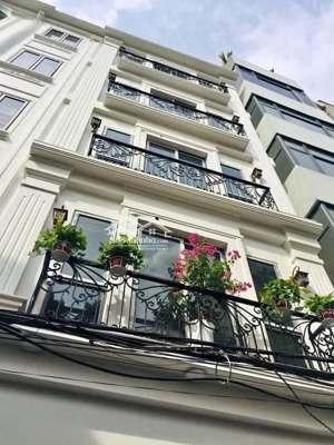 bán nhà 6 tầng thang máy phố cầu giấy 40 m giá 9.5 tỷ