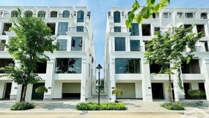 cần bán căn xẻ khe diện tích 130m2 khu ânh quốc dự án hinode royal park. giá 28 tỷ. lh: 