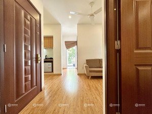 căn hộ 2 phòng ngủ xịn đẹp ban công , tách bếp, full tiện nghi gần công viên gia định