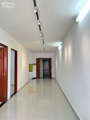 Cần bán căn hộ 8X Plus, DT 64m2 2PN 2WC giá 2,55 tỷ đã có sổ hồng