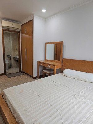 chính chủ cho thuê căn hộ 3 phòng ngủ siêu rộng rãi tại chung cư saigon pavillon, quận 3