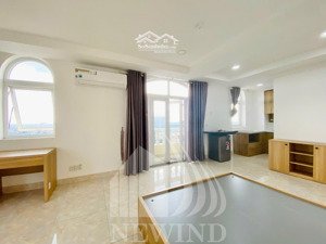 cho thuê căn hộ studio ban công cửa sổ lớn ngay trung tâm quận 7