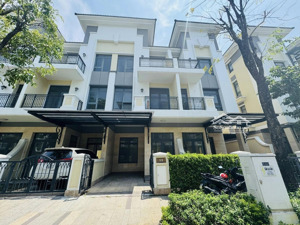 nhà phố liền kề, khu dân cư hiện hữu, yên tĩnh, đã có sổ dtsd 343m2 giá 18,9 tỷ