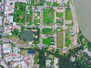 đất bộ công an phạm hữu lầu 13x23 giá đầu tư 64.5 tr/m2 sổ hồng, cách sông 150m