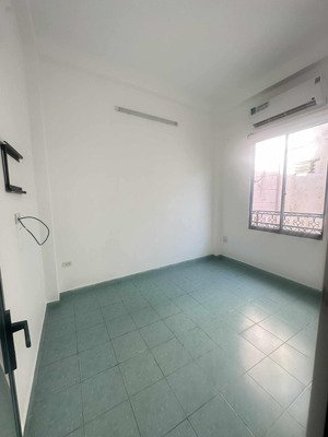 trọ nữ thuê 4 phòng riêng lẻ, nvs mỗi tầng 1 cái, có bếp tủ lạnh, nội thất cơ bản