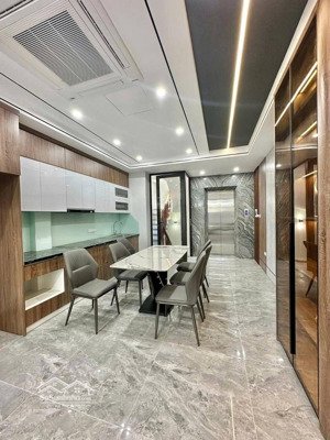 bán nhà mới xuân đỉnh 45m-6 tầng thang máy , ô tô đỗ 10m ,trước nhà 3m5 ,sát stalake cạnh công viên