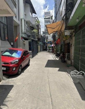 chỉ 160tr /m .hxh cách mạng tháng 8 quận q10. cách mt 30m , 64m 4x16m 3tâng 6pn chỉ 10.6 tỷ.