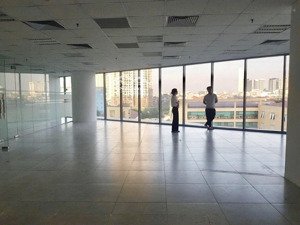 cho thuê văn phòng 150m2 chuyên nghiệp, điều hoà tổng, để xe thoải mái