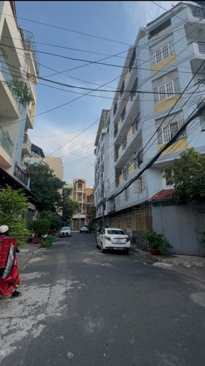 nhà 4 tầng ngay gat3 đường văn chung phường 13 - tân bình - dt 4.6 x 16 - 72m2 - giá 10,9 tỷ