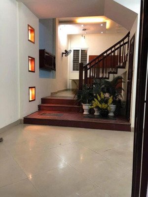 bán nhà hoàng ngân cầu giấy ngõ thông gần ô tô tránh, nhà thiết kế lệch tầng, 40m2, 5 tầng, 10.8 tỷ