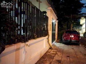 BÁN BIỆT THƯ KĐT THÀNH PHỐ GIAO LƯU, 2 MẶT THOÁNG, VỈA HÈ RỘNG, Ô TÔ TRÁNH, SỔ VUÔNG VẮN