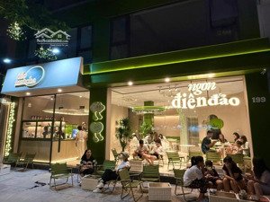 cho thuê mặt bằng mt 11m mặt phố trần đại nghĩa dt 150m2. tuyến phố sinh viên qua lại ngày đêm