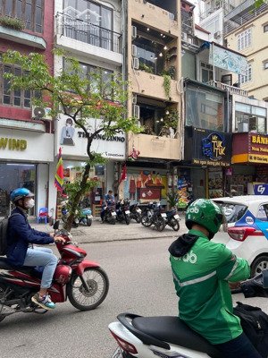 mặt bằng mặt phố chùa láng. hàng xóm vincom, ngoại thương. dt 50m2 x 5 tầng. giá 44tr. oke hàng ăn