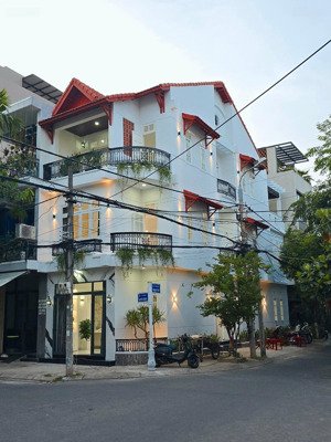 bán nhà 3 tầng 2 mặt tiền : nguyễn cư trinh , đường 7m5 lề 3m hoà cường bắc , đầy đủ nội thất