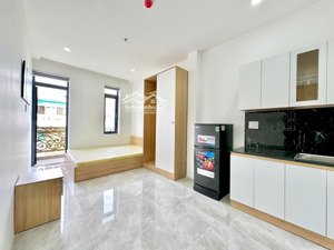 căn hộ ban công full nội thất thang máy gần hutech, uef, ngoại thương, đường bạch đằng