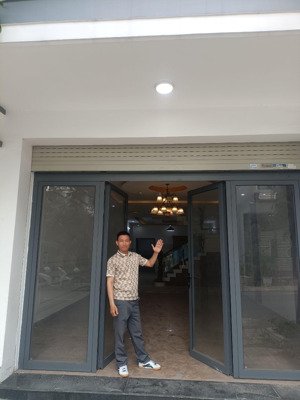 bán nhà 3 tầng gần vòng xoay an phú - diện tích rộng 100m2 - ngang 5 x20 vuông vức chỉ hơn 5 tỷ.