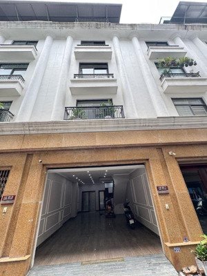 bán gấp siêu phẩm lô góc,kinh doanh ở sướng,5 tầng mới keng nguyễn văn lộc hà đông giá hơn 18 tỷ