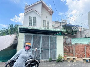 cần bán nhanh nhà 1t,1l (4.5x15) 68m đường oto ngay chung cư the emeral cổng chào bình dương