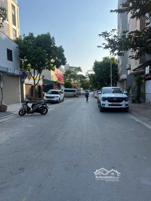 kiêu kỵ, gia lâm khu vực tiềm năng bậc nhất, sát các trục đường lớn.