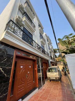 bán nhà 32m2 giá 2tỷ780tr xây mới sổ đỏ chuẩn không quy hoạch không lỗi phong thủy , khu tiện ích