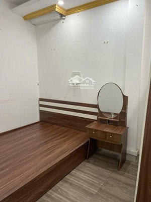 cho thuê căn hộ phố thái thịnh dt 70m2 tầng 2, 2 ngủ, 2 vs, giá 8 triệu