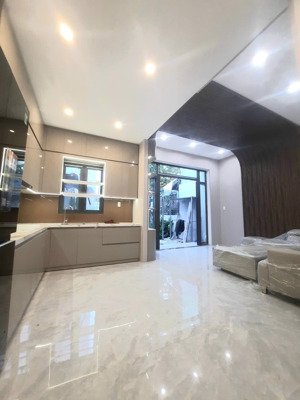nhà sân vườn kiệt thành vinh 2 99.2m nở hậu hơn 14m gần biển chỉ 5.35 tỷ