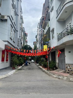 văn quán hà đông-phân lô_ vỉa hè_ô tô tránh_kinh doanh giá nhỉnh 12 tỷ
dt 35m, 5 tầng, mt 6.9m