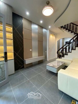 nhà đẹp dân xây- hoàng hoa thám - 42/46m2. tổng 4 pn- full nội thất- sân trồng cây- giá 9.5tỷ