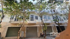 bán liền kề đô nghĩa 100m2 nhà sẵn sổ đỏ, dãy đẹp. giá bán loanh quanh 18 tỷ cả nhà và đất