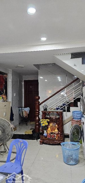 nhà vip khu k300 . sổ cất két công chứng ngay.