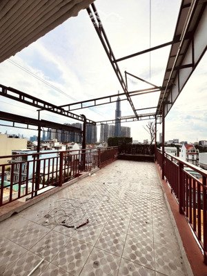 chính chủ cho thuê rooftop hơn 250m2 view lankmark 81 mặt tiền đường trần não - không tăng giá