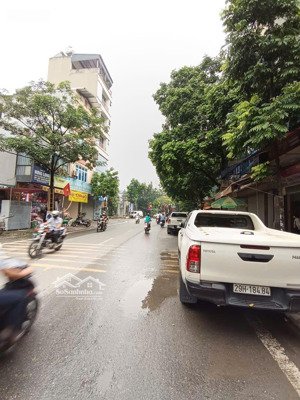 bán gấp. nhà mặt phố mậu lương.thang máy.phân lô vỉ hè.kinh doanh sầm uất.
dt 60m2/7 tầng giá:21,5