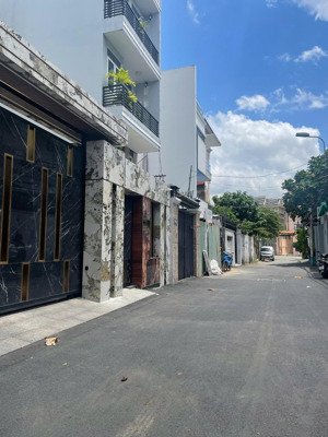bán nhà 4 tầng 93m2 hẻm xe tải rộng rãi, thông thoáng, đường huỳnh tấn phát, q7, chỉ 7 tỷ 350