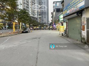 cần bán 37,4m2 nhà cấp 4 mặt phố 390 nguyễn văn cừ, phường bồ đề. cạnh 4 tòa chung cư cao cấp