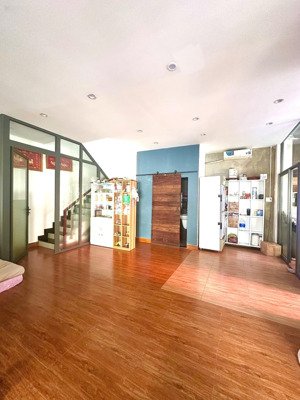 bán nhà lô góc 2 mặt tiền kinh doanh khu k8 sau lưng đại học bình dương.