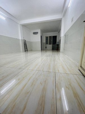 cho thuê phòng trọ.45m2.đường 8m tân sơn nhì,ngay ngã tư gò dầu. lầu 1. có ban công.4tr3 tháng