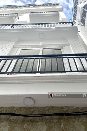 nhà 5 tầng. full nội thất. trước nhà ngõ thông, oto chạy. gần hồ, kđt đô nghĩa. 5p ra lê trọng tấn