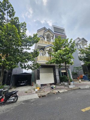 nhà rẻ nhất phú hồng thịnh 8- chỉ 3.75 tỉ. 3 tầng. mua ở hợp lý. rẻ!!! nhanh tay lh 