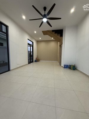 cho thuê shophouse tại vinhomes royal island, 15 triệu vnd, 65 m2, giá ưu đãi