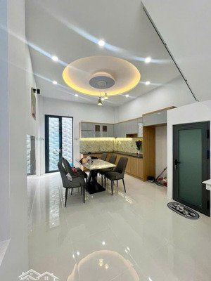 nhà 4 tầng, thiết kế hiện đại nội thất cao cấp xe hơi ngủ nhà gần đh tài chính marketing chỉ 6.2tỷ