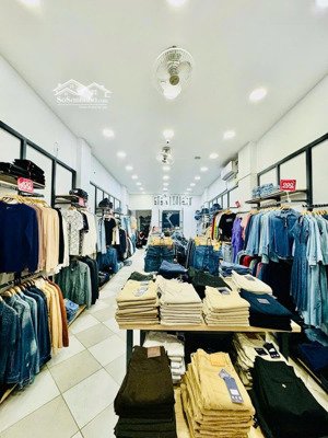 bán nhà mặt phố lạc long quân, phố vip, nở hậu, dòng tiền 80tr/tháng, dt: 75m2*6t, giá 38,8 tỷ