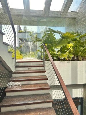 trục đường thương mại đắt giá nhà 4 tầng đường nguyễn hữu thọ + hầm 18.5 tỷ