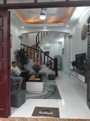 bán nhà số 11 ngõ 50 võng thị thông sang 460 phố thụy khuê,tây hồ,hà nội 36/54m2 x 6 t 9,9ty