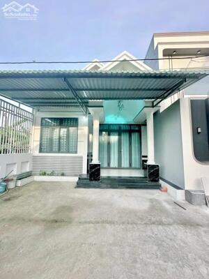 Nhà trệt mái thái diện tích 104m2 - Cách Trường đại học Y Dược 3km