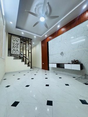 bán gấp nhà 5 tầng phương canh, diện tích 35m2 cách ôtô 10m, xung quanh nhiều trường học giá 6,3 tỷ