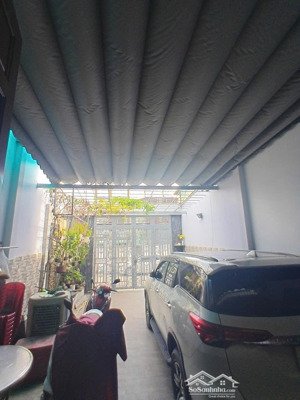 nhà đẹp ngay trung tâm p.6 cách bv 175 4km- xe hơi đậu trước cửa chủ kẹt tiền nên cần bán nhanh