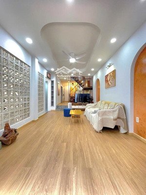 nhà sau căn mặt tiền đường lớn, 3 tầng 60m2, giá chỉ 5.9 tỷ, phường 4 gò vấp.