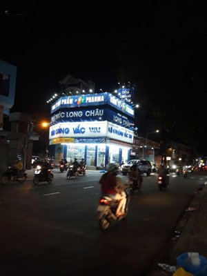 nhà long mạch 654 lạc long quân 64m2-hxh- 8,64 tỷ- kinh doanh đỉnh- ở sung sướng- dân trí cao